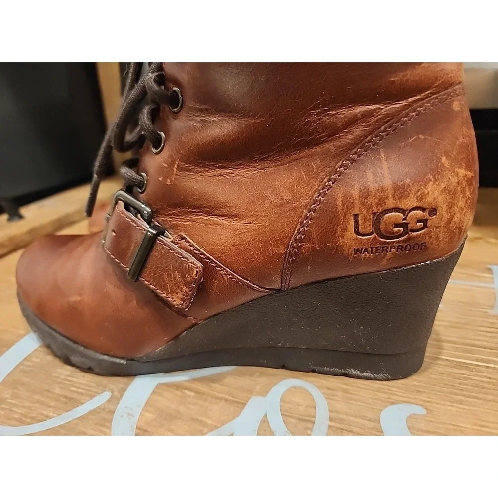 UGG Australia Women's Leather Wedge Shearling Lined Lace-Up Ankle Boot Brown 6‎